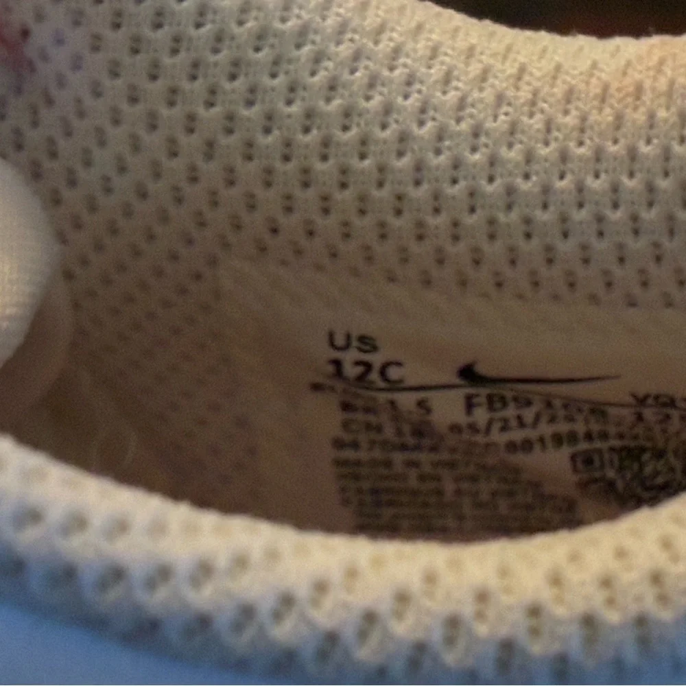 Nike Kids Low-Top Sneakers in Pink and White